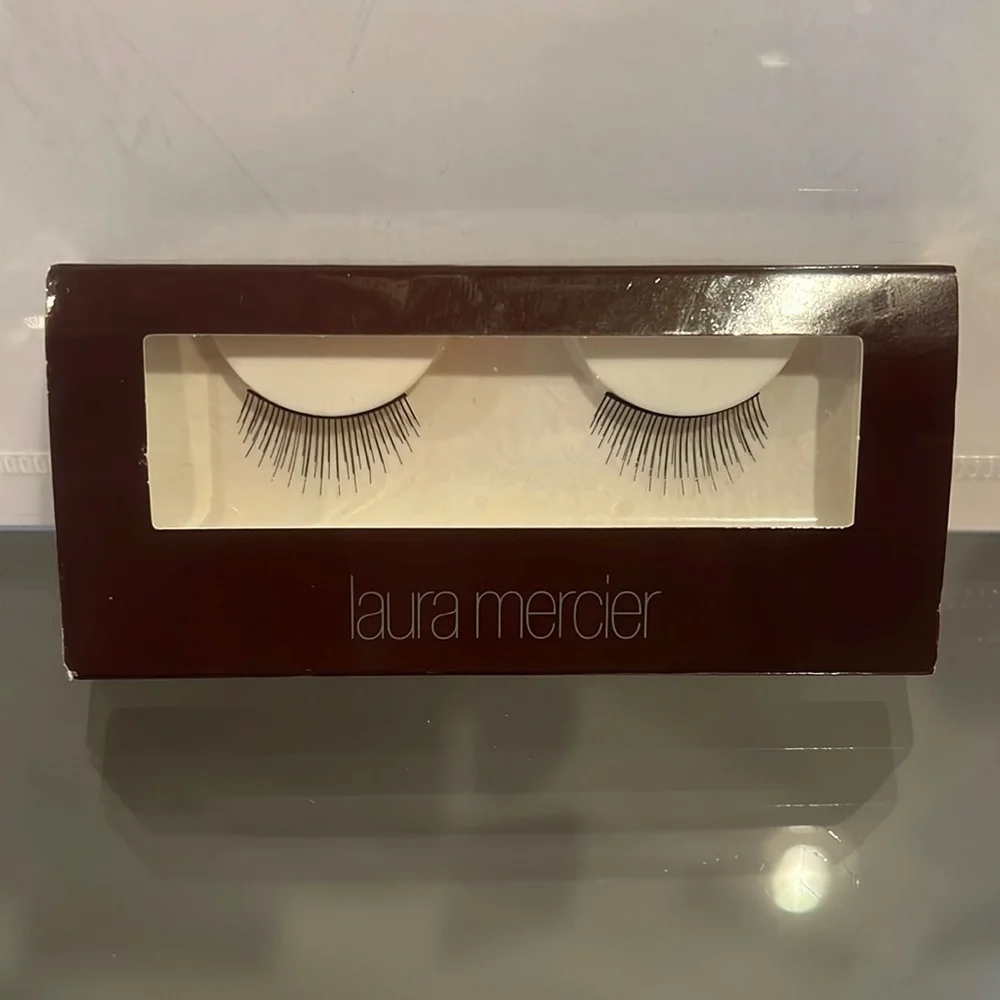 Laura Mercier Center Lashes with Glue. New in Box